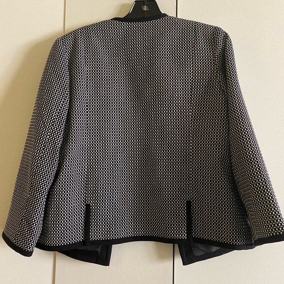 EUC Talbots Woven Boxy Blazer - Chanel Style - 12P - Picture 2 of 6